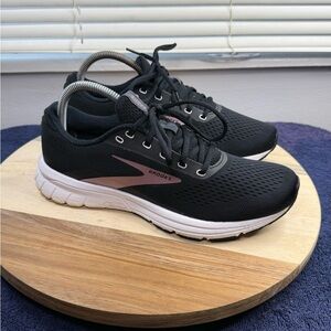 Brooks Signal 3 Black and Pink Athletic Sneakers (Women’s 9)